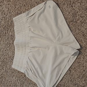 Gap Fit High Rise running short size small in bone/ivory coloe